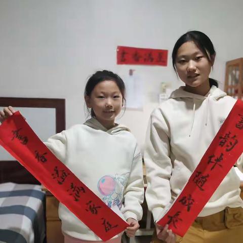书香溢满家庭  书韵伴随成长—莱州中心小学二年级二班祝亦文书香满屋家庭读书小屋活动