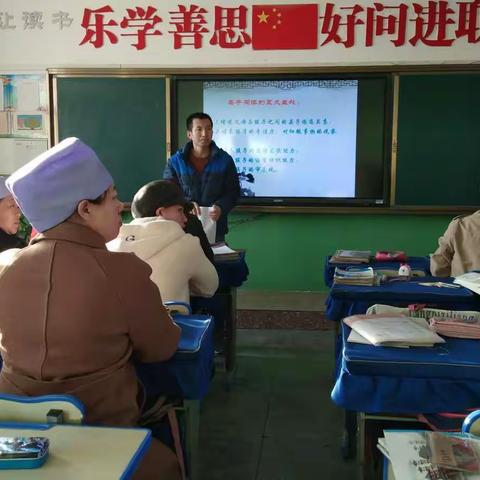 狼皮子梁学校五年级一班召开“陪孩子读书，陪孩子成长”主题家长会