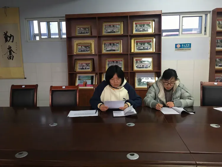 文祖学区大寨小学召开青年教师暨班主任经验座谈会