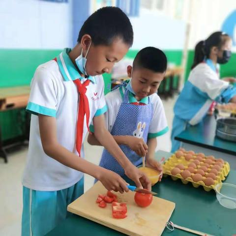让学生做菜是教育的一道“好菜”——灵武市第三小学五四班实践活动纪实