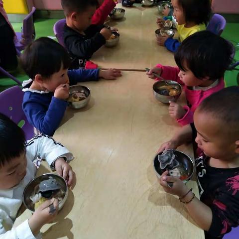 托二班三月份成长日记