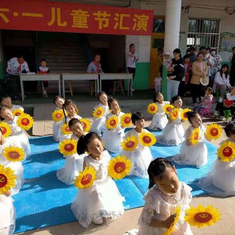 柿子园镇堰里铺小学儿童节演出圆满举行