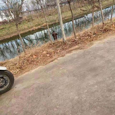 朱曲镇花李村网格员开展防溺水巡逻工作