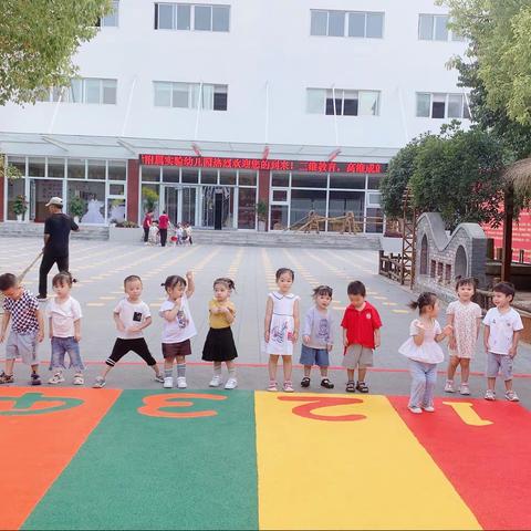 北大京学附属实验幼儿园——宝一班 手工课《亲子T恤》👚👕