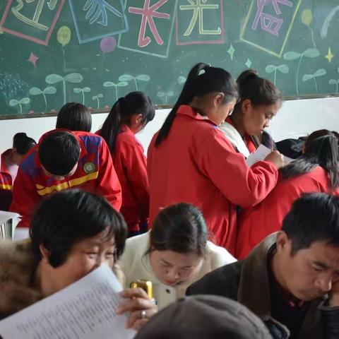 家校携手 共赢明天——平舆县思源实验学校“家校共育”感恩励志报告会暨期中家长会