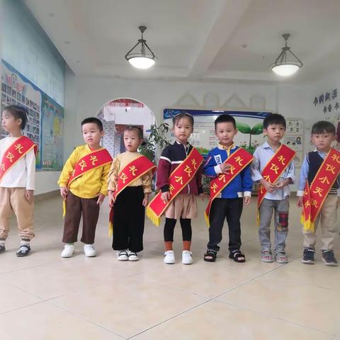 “崇尚文明礼仪，共创文明校园” 中一班