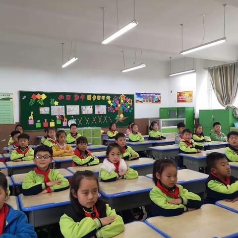 “一粒一粟一滴汗，一饭一餐一成长”一一潘塘中心小学开展文明用餐礼仪教育活动