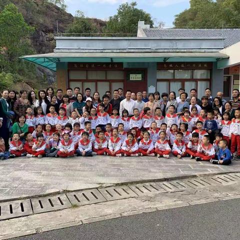 中草药课题活动——博罗县直属机关幼儿园大三班、大五班参观东山公园博爱草药园