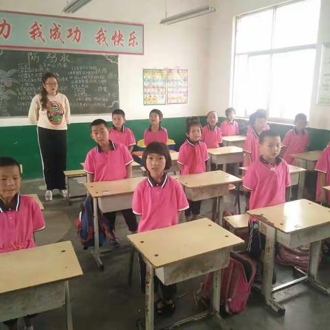 张竹园小学德育社团––国学诵背