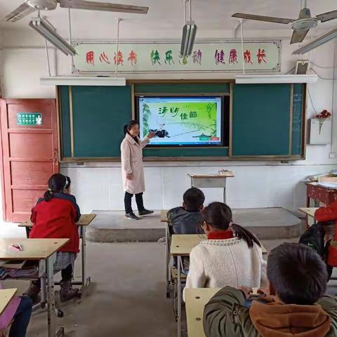 张竹园小学––“清明祭英烈，共筑中华魂”