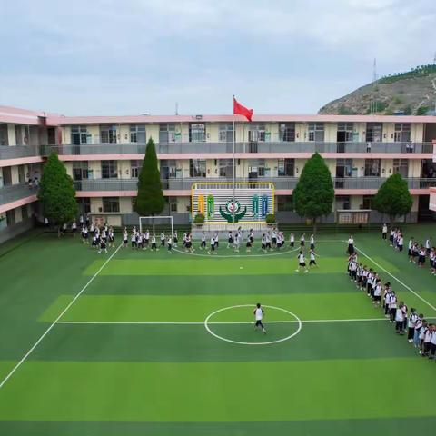 米脂县华润希望小学班主任经验交流—讲文明礼貌   做担当少年