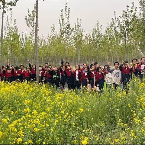 【骆庄小学四1班】畅享春游，融入自然。