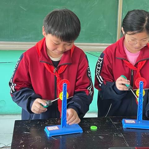 【骆庄小学】劳动课——组装玩具