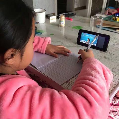 舜德小学三年级     教师离校不离教，学生停课不停学