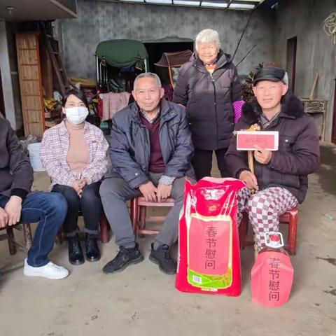 “腊梅吐蕊迎新年，上门慰问喜开颜”——西塘中心小学党支部春节前夕送温暖献爱心