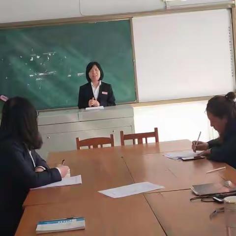 奥城小学英语教研组4月11日教研，张辉老师激情演讲，学习教育家陶行知教育理论。