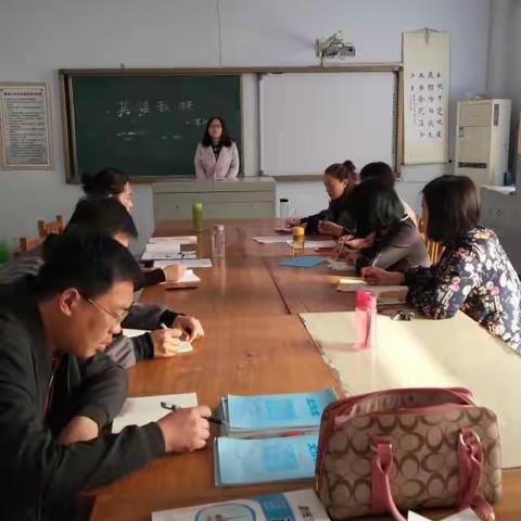 2018年3月27日奥城小学英语教研组教研进行时，教研主要分三部分