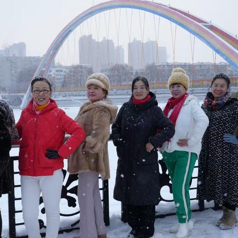 鑫德西郡广场舞姐妹集体江边户外活动留念(2023.12.26)