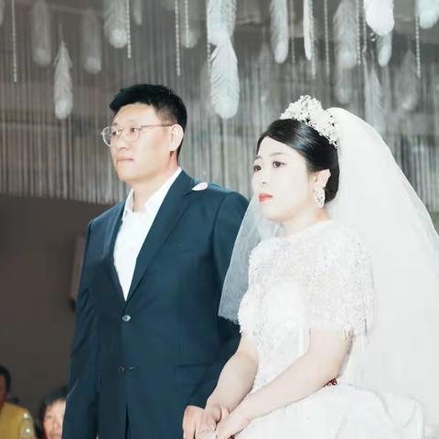张英琪婚礼蹭拍照片