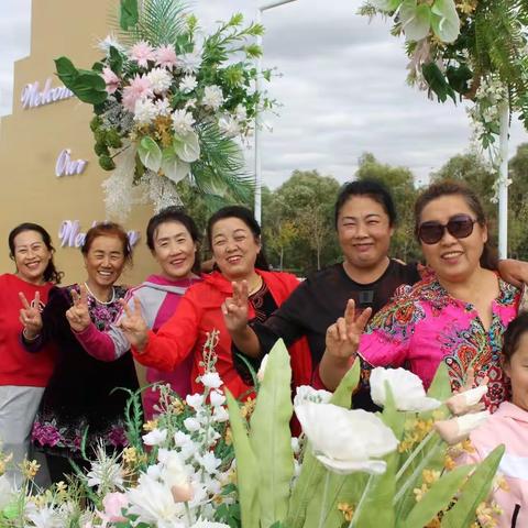 舞友们森铁小火车站留念