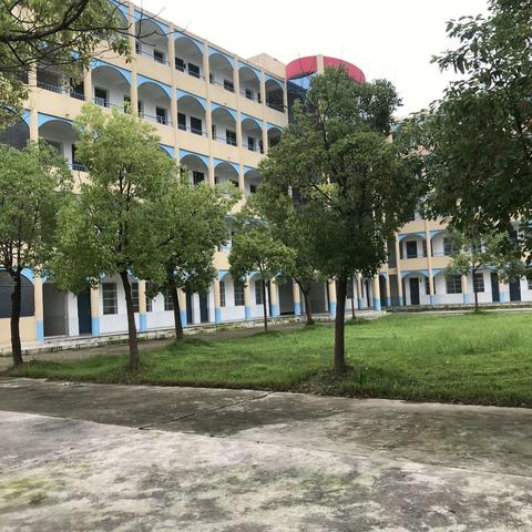 发现问题  落实措施  达成目标  横小六年级期中质析会