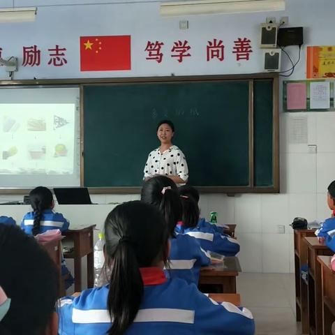 展风采  促成长  ——记开发区实验学校小学部新教师亮相课