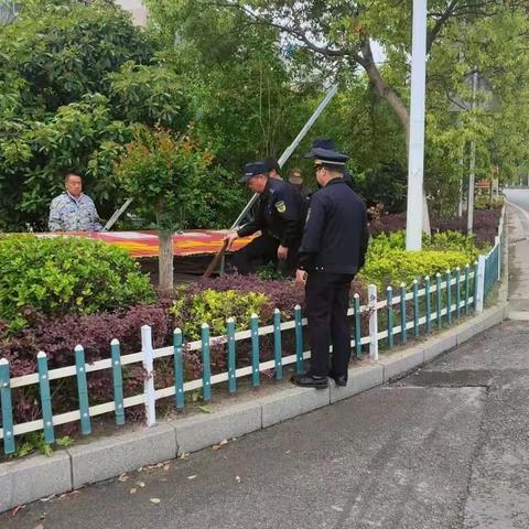 铲除违法广告招牌，提升沿线市容环境水平