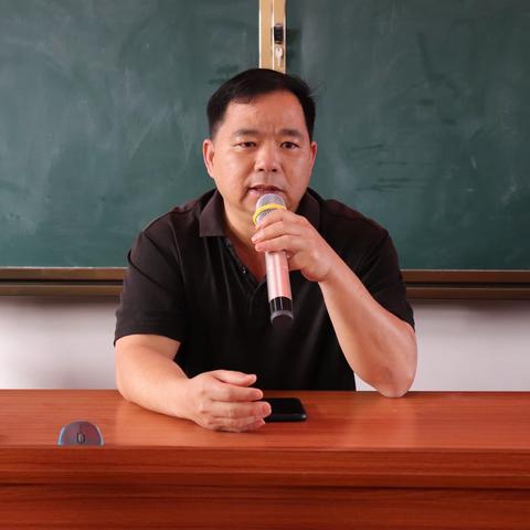 砥砺前行奏华章 奋楫扬帆谋新篇——博白县龙潭镇中心小学举行六年级毕业班教研活动