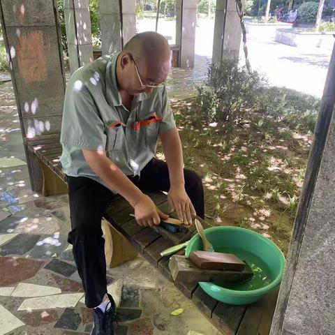 “便民服务，情暖业主”-乾唐华府物业服务中心便民服务日活动记