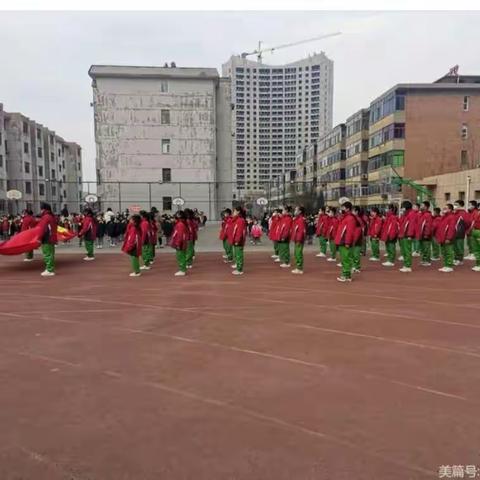 ❤️💓小手紧紧拉大手 共筑密不透风的防护网 🇨🇳🇨🇳-----羊毫街小学疫情防控主题升旗活动