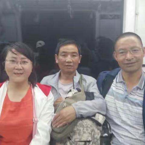 2018年6月19日至7月1日《2018清华伟新教育扶贫乡村美术教师色彩与创作专题培训班》留念