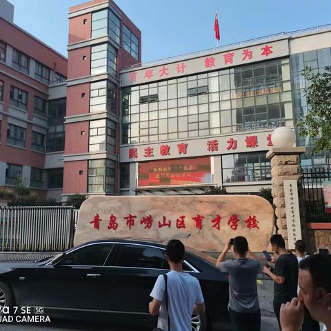 聆听名师报告，且听且悟且践行。