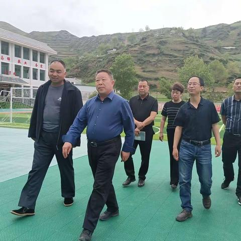 礼县教育局党组书记、局长马驰同志深入草坪乡学区调研指导小规模学校工作