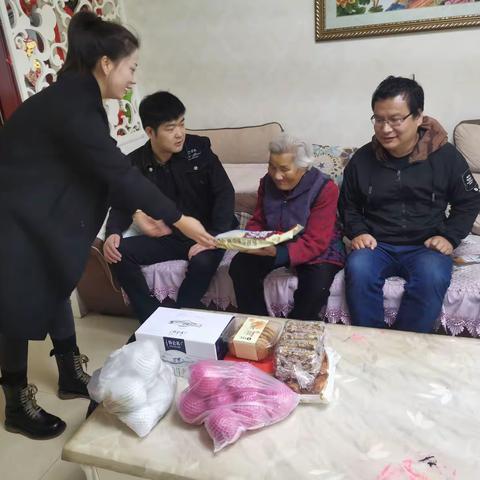 【我为群众办实事】兴隆街道重阳节慰问困难老人