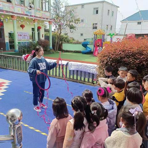 童乐幼儿园慧凡一班户外活动——《运送好朋友》