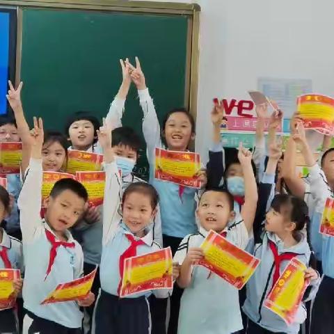 “好书推荐，快乐共享”——记滨九美丽沙分校二（1）班课前好书推荐活动（第四周）