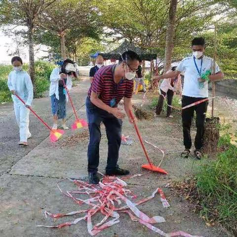 湾坡风情小镇开展文明健康绿色环保为主题的“搬家式”卫生大扫除活动