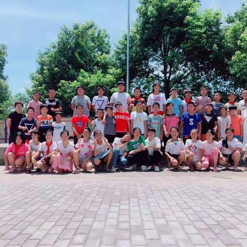 清湖乡南团小学2013级五（2）班毕业合影留念