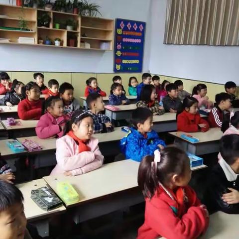 小荷才露尖尖角——荷七班家长进课堂   魔术气球