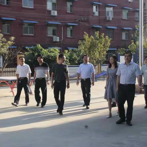 市司法局一行5人到西关街道建安社区检查指导法制社区创建工作