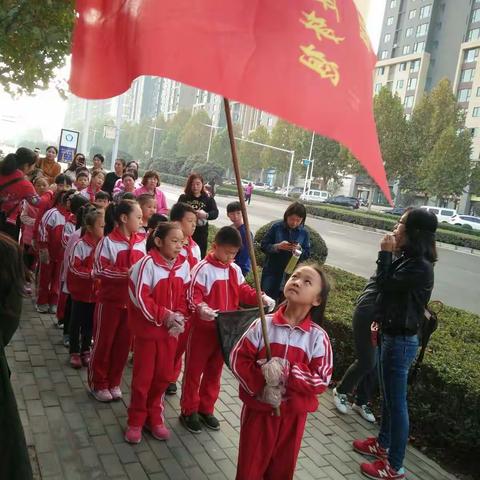 二0班周末实践活动——爱祖国、爱家乡！从我做起！