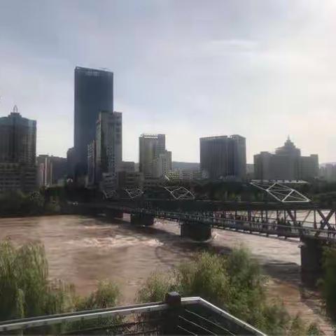 百花齐放相争艳，八仙过海显神通—记全国第三届小学青年教师语文教学观摩活动