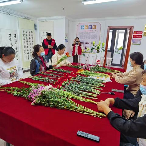 西湖社区开展“魅力巾帼 花漾生活”三八节创意插花活动