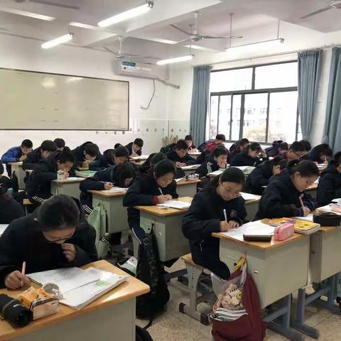 扬中华诗文志，恰同学少年时——记实验学校八年级古诗词竞赛