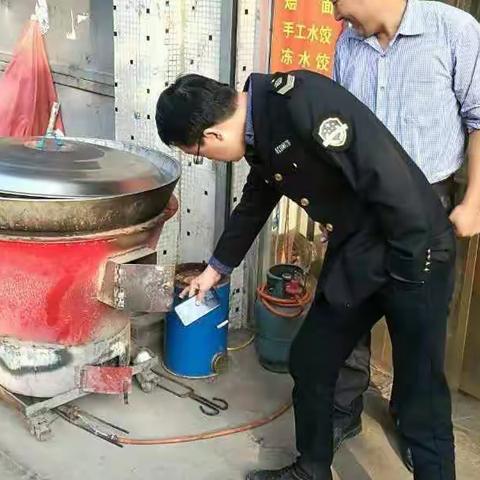 开发区分局各监管所全面展开早餐点和餐饮单位燃煤和油烟污染防治工作