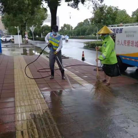 【抚州华赣劲旅】雨后路面青苔疯长，全面冲洗消除安全隐患