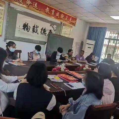 琼山华侨中学初二年级第二学期第1周班主任例会