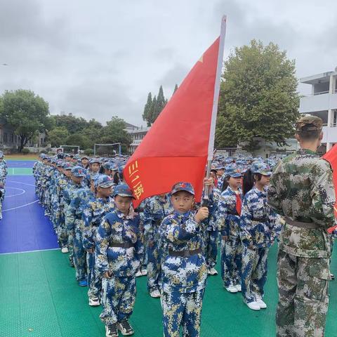 二都桥中心小学三（1）班，军训是体能的挑战