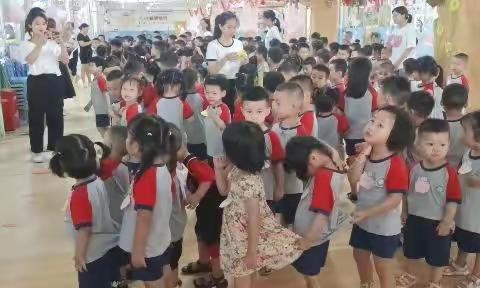 园林幼儿园小一班快乐六一游园与美食分享活动