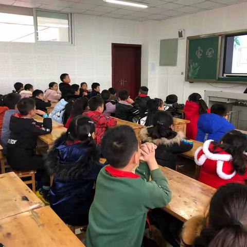 安全用电消隐患  家长义工伴成长 ——记四年级十班第三学月家长义工进课堂活动